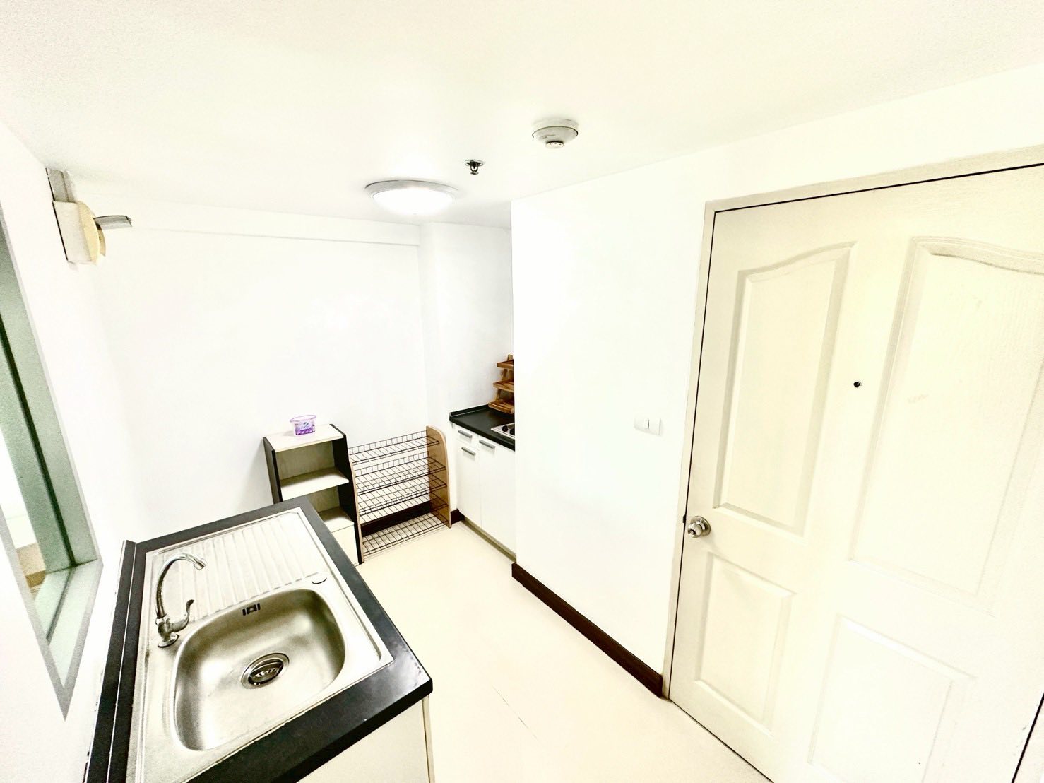 The Escape Condominium - ดิ เอสเคป คอนโดมิเนียม